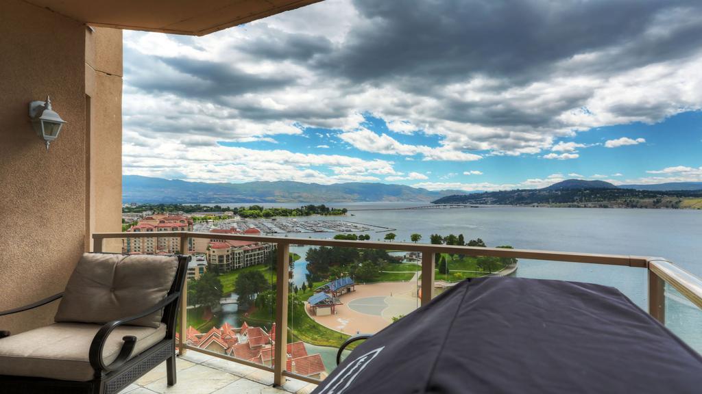 Sunset Waterfront Resort By Kelownacondorentals Exterior photo