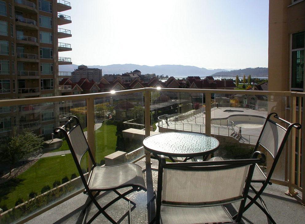 Sunset Waterfront Resort By Kelownacondorentals Exterior photo